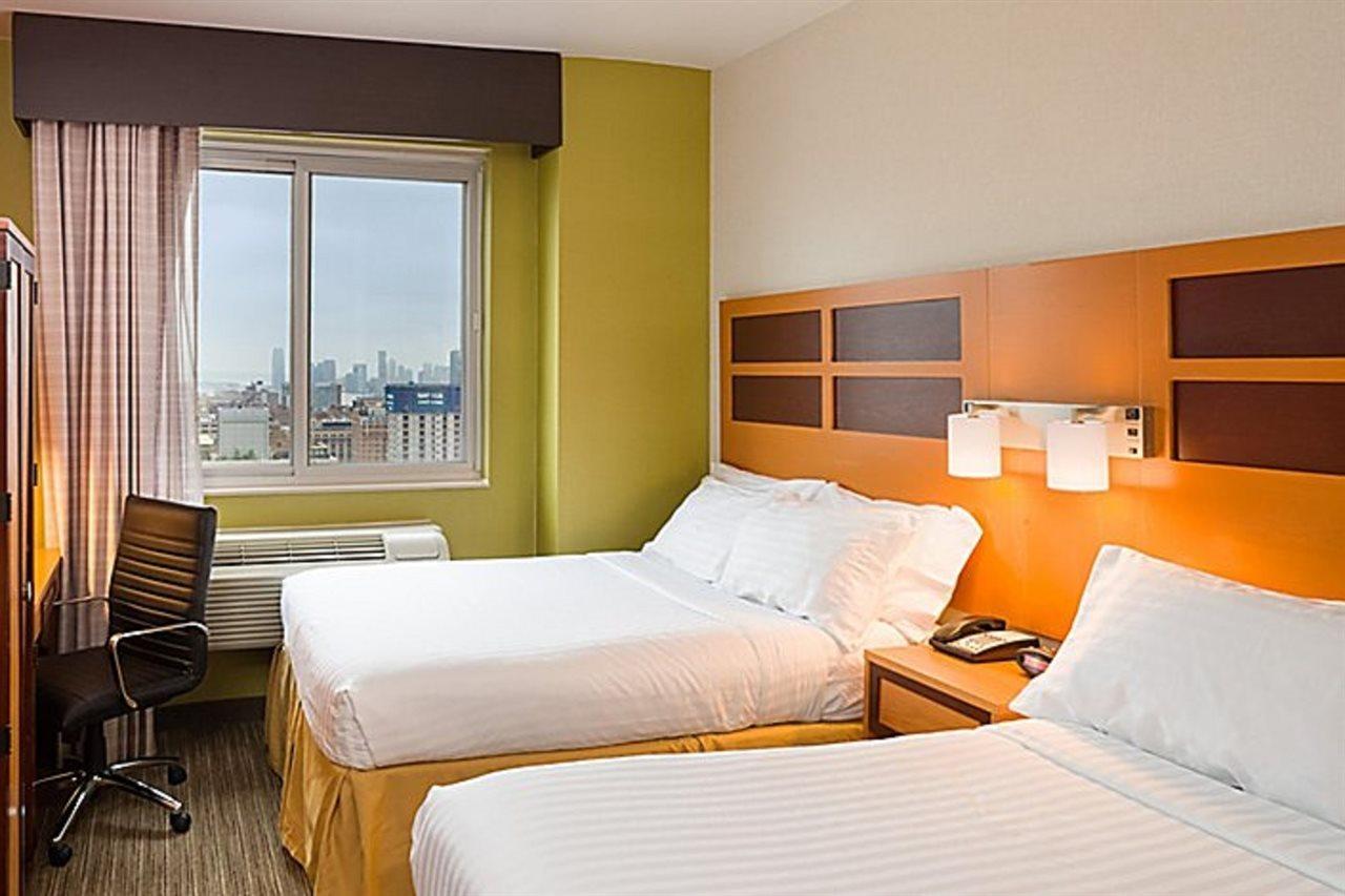 Holiday Inn Express - Times Square By Ihg New York Eksteriør billede