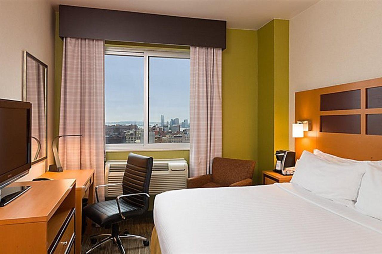 Holiday Inn Express - Times Square By Ihg New York Eksteriør billede