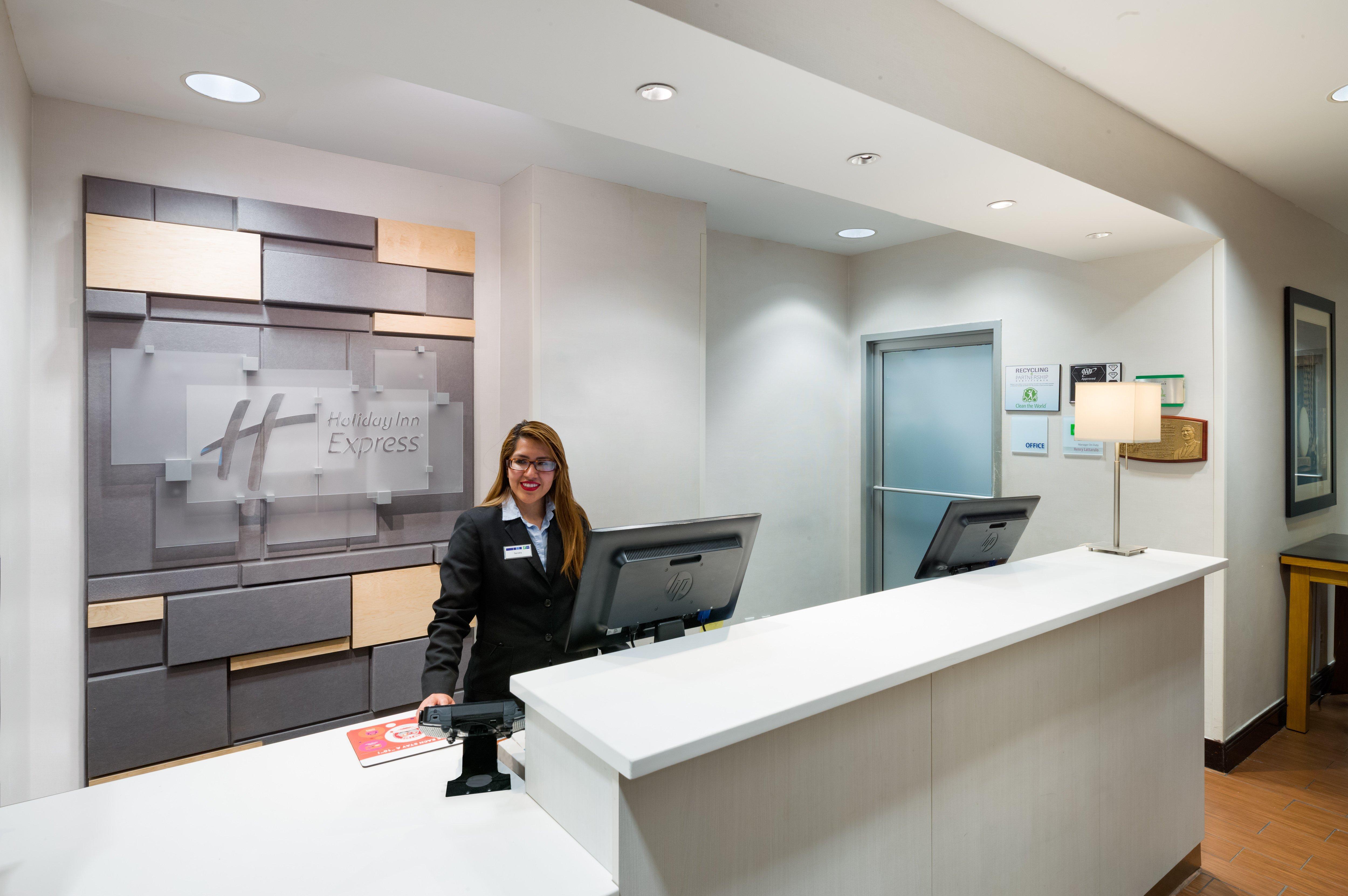 Holiday Inn Express - Times Square By Ihg New York Eksteriør billede