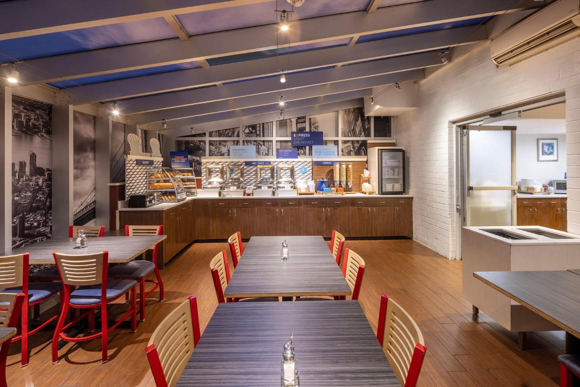 Holiday Inn Express - Times Square By Ihg New York Eksteriør billede