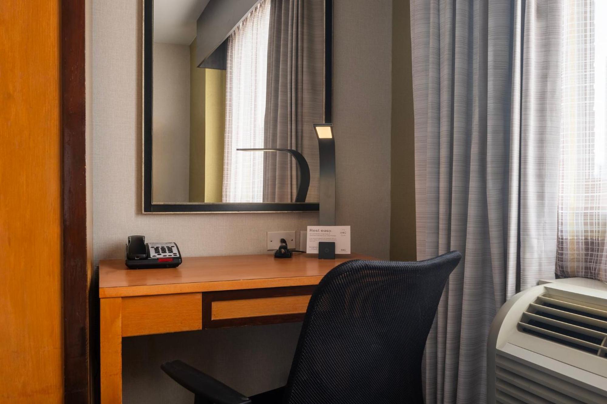 Holiday Inn Express - Times Square By Ihg New York Eksteriør billede